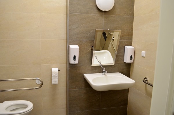 Rekonstrukce sociálního zařízení v Besedním domě.