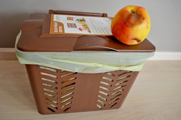 Vyškované třídí i zbytky z kuchyní