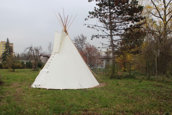 Základní škola Tyršova dál mění svůj areál, má i venkovní učebnu